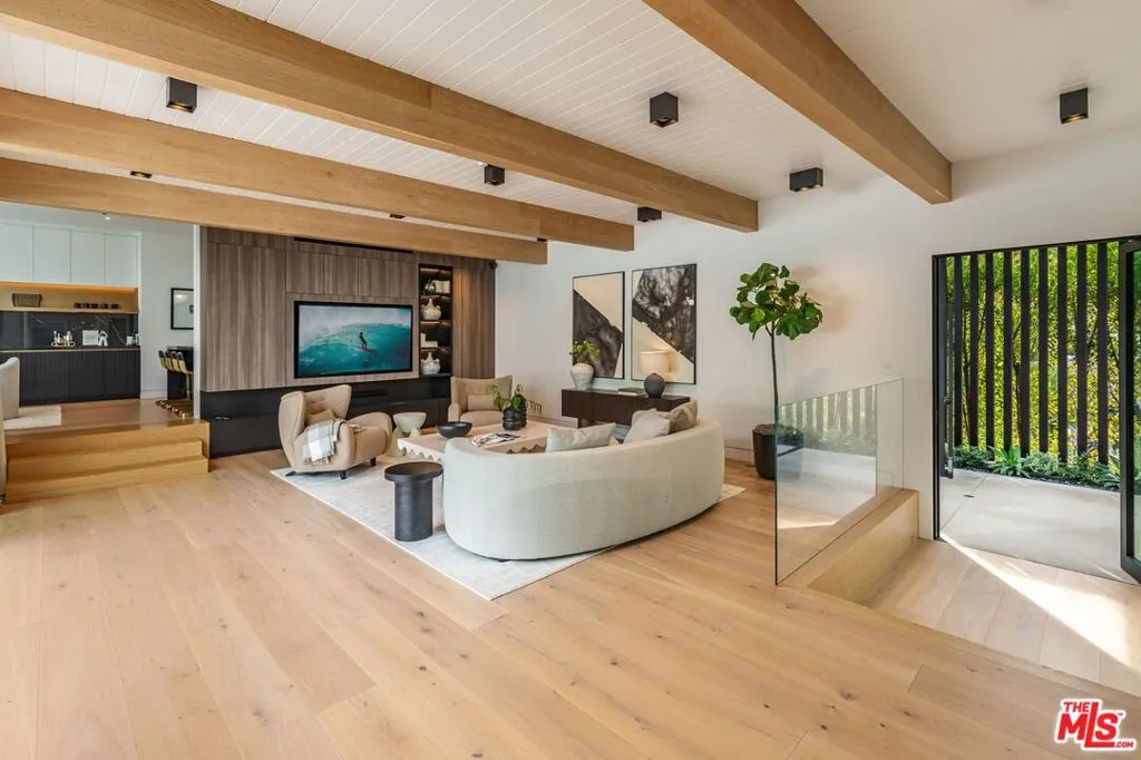 9455 Eden Drive, Beverly Hills, California 90210 home-pic-3